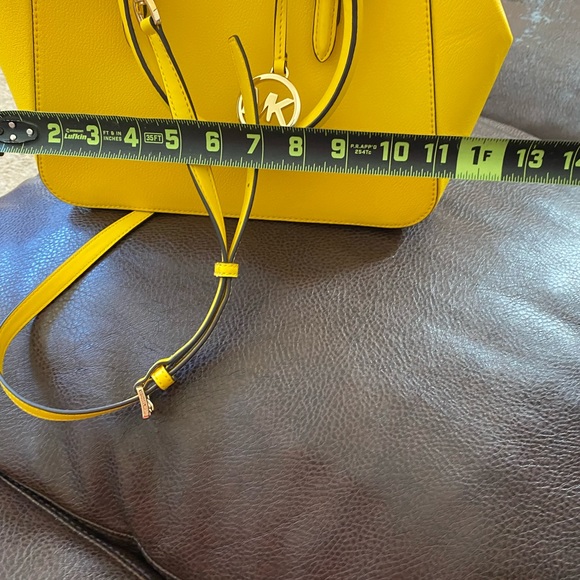 Michael Kors Charlotte Bright Yellow bag - Picture 3 of 5